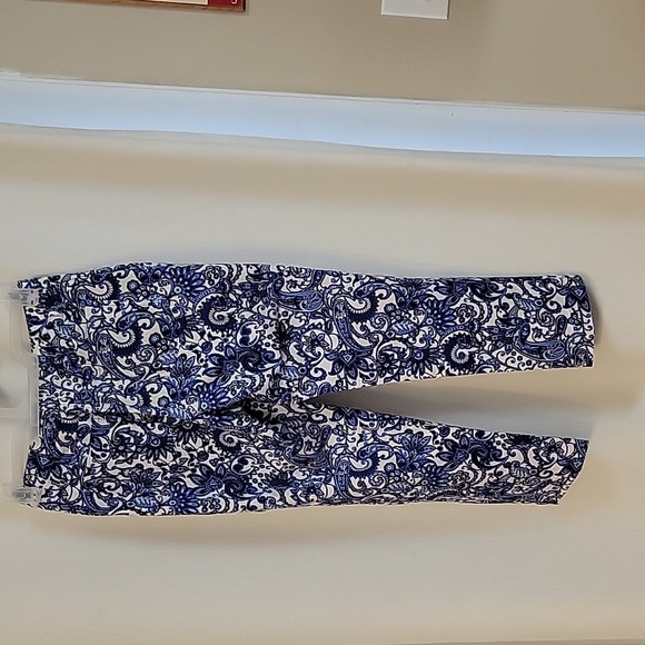 Isaac Mizrahi Live Size 6 Blue and White pants - Picture 2 of 3
